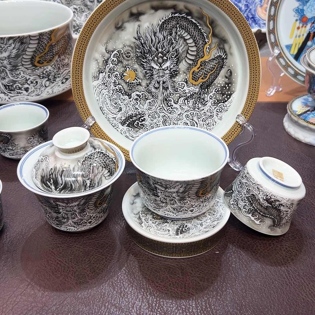 摆件国家经济坎坎坷坷