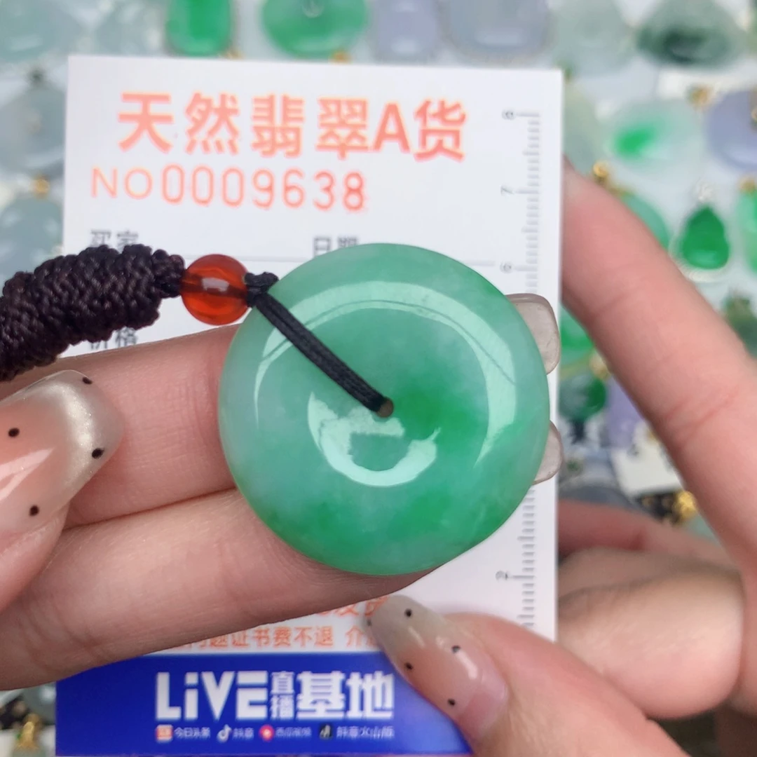 翡翠未镶嵌颈饰扣