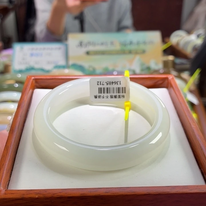 和田玉未镶嵌手镯47。 55