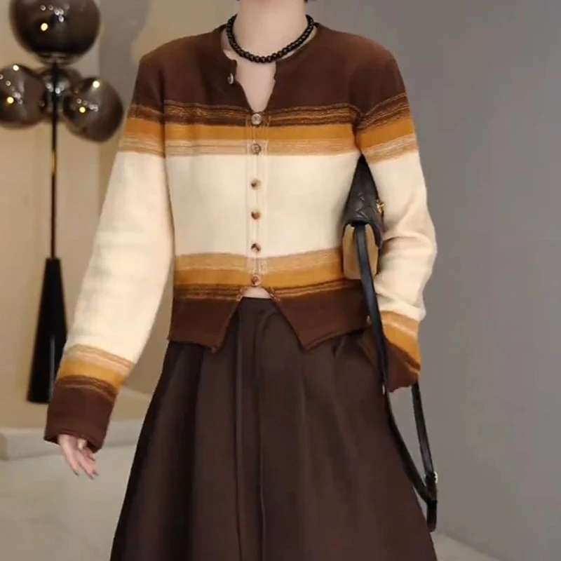 2025早秋设计感单排扣渐变色软糯百搭针织衫减龄韩系潮流别致上衣