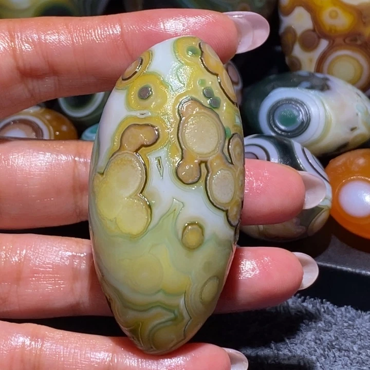 S***.玛瑙/玉髓未镶嵌珠宝奇石