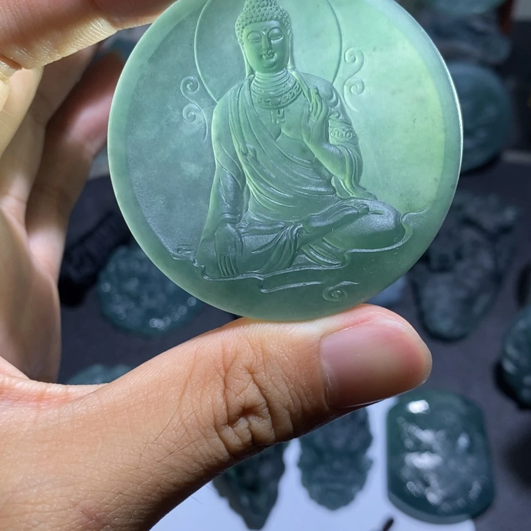 未镶嵌定制翡翠大日如来