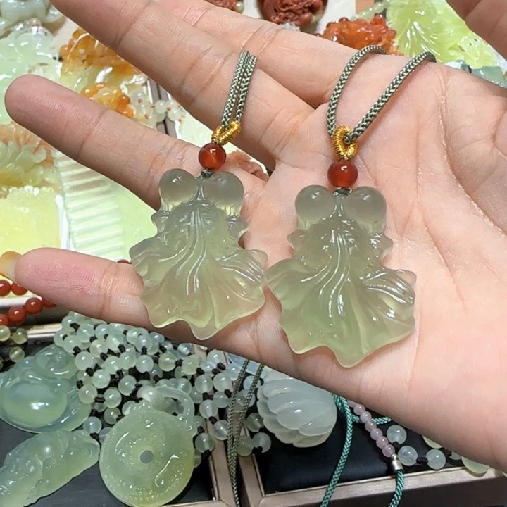 未镶嵌蛇纹石玉吊坠