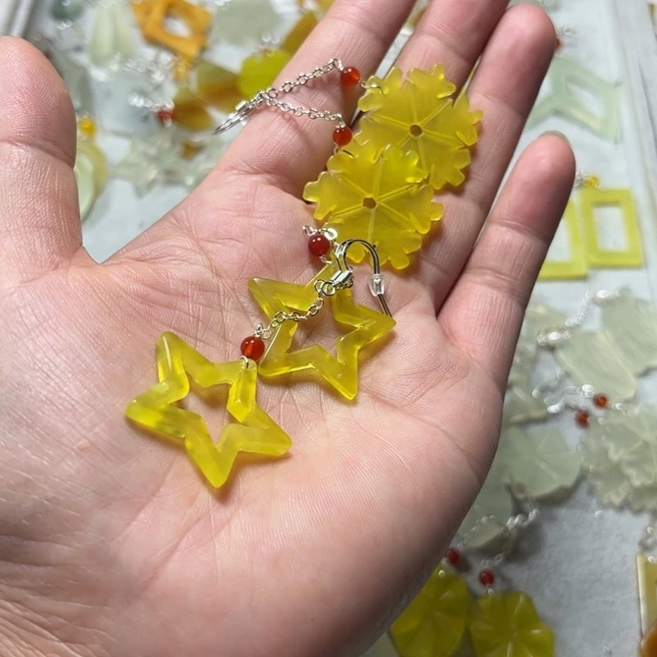 蛇纹石玉未镶嵌耳饰