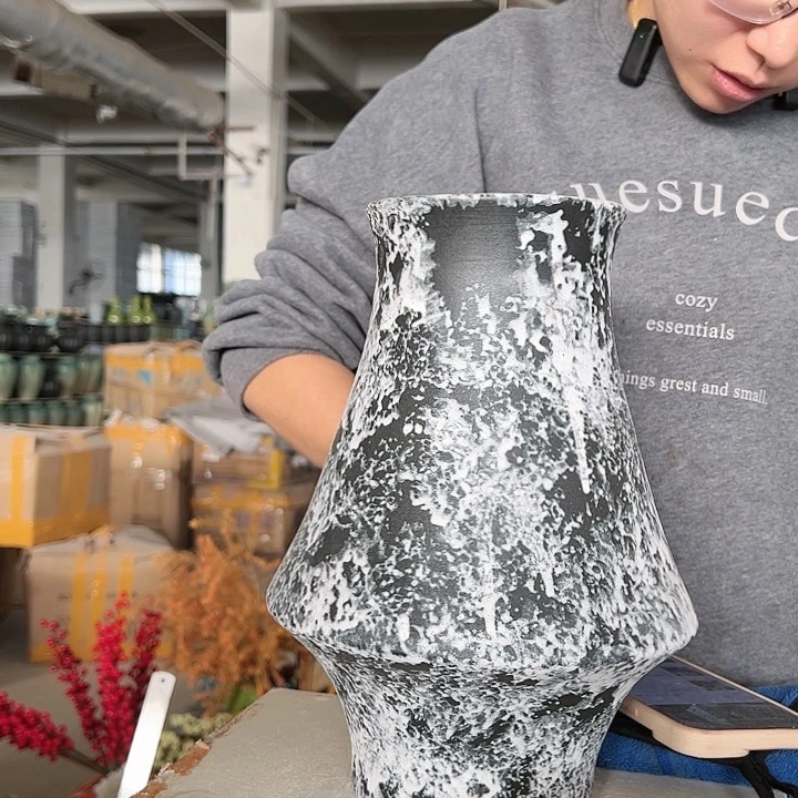 景德镇陶瓷花瓶工厂