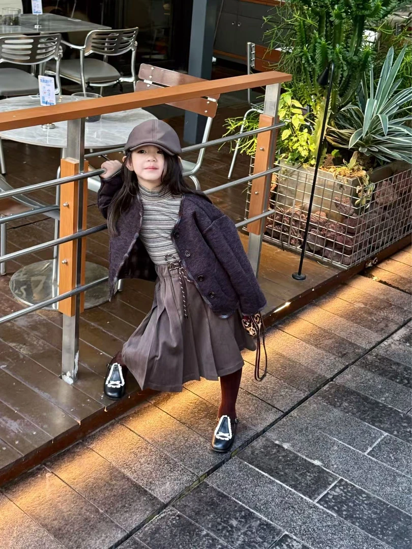 小思家2025年秋冬新款复古女童韩版呢子外套条纹上衣百褶裙套装