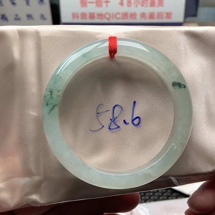 翡翠未镶嵌手镯冰飘花