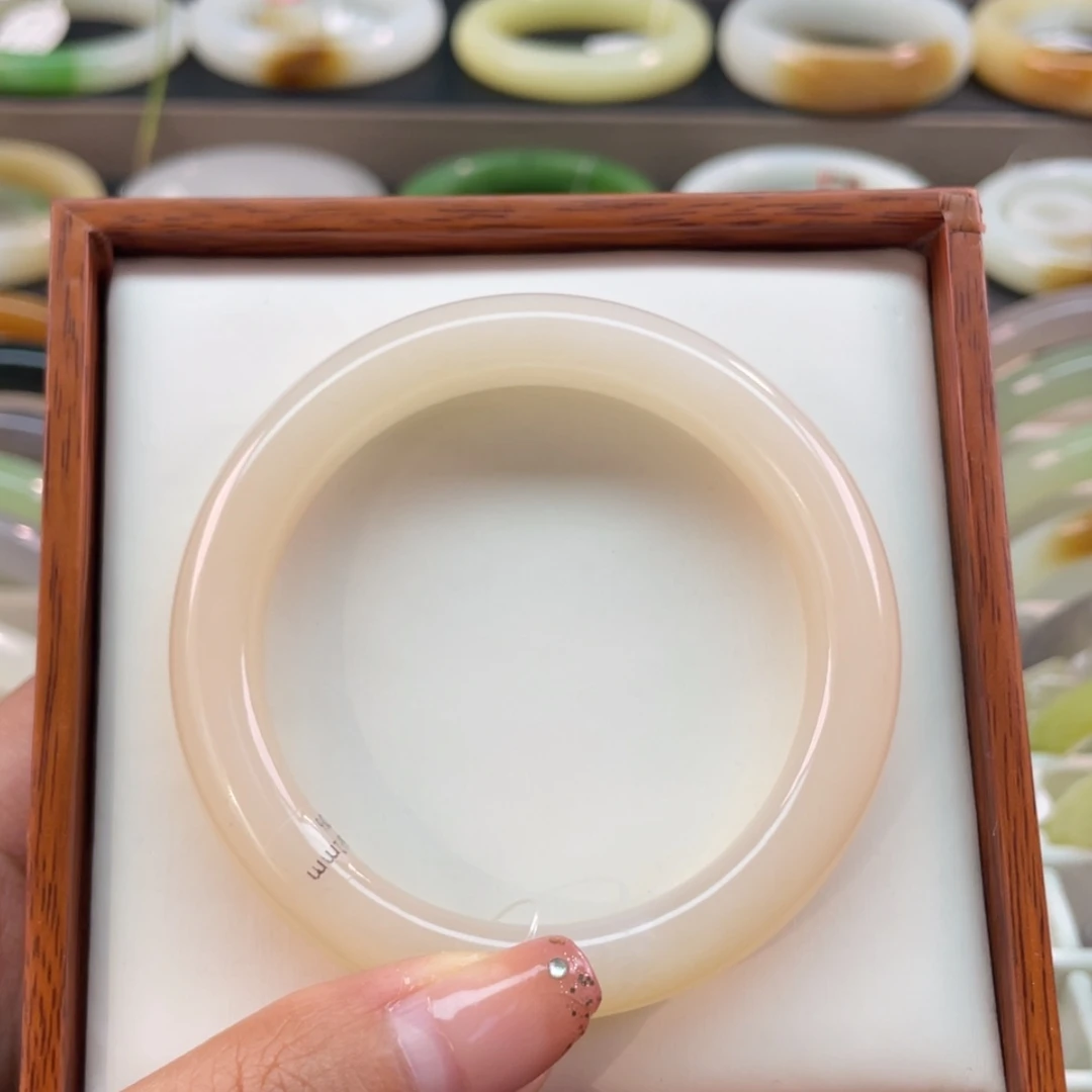 【闪购商品】和田玉手镯未镶嵌56