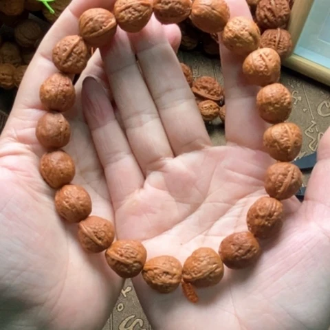 文玩核桃手串小***学文玩核桃小籽手持