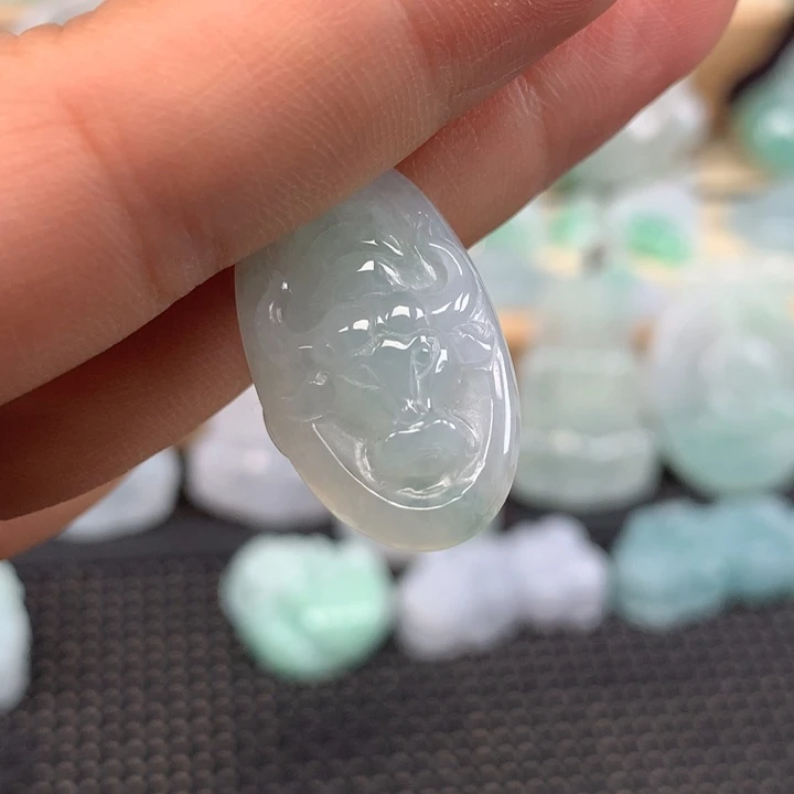 颈饰未镶嵌翡翠牛