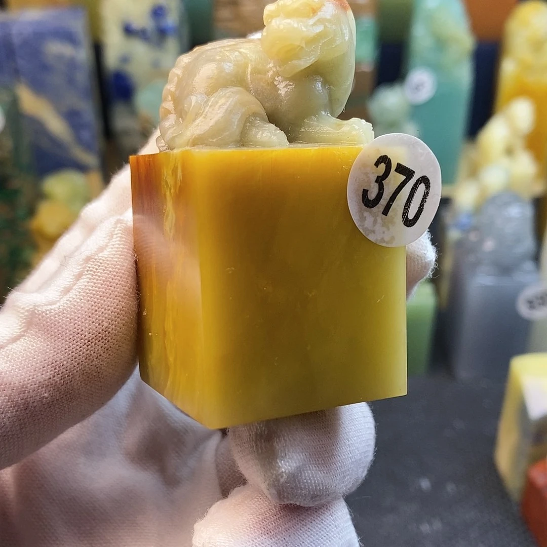 青田石篆刻艺术家的作品