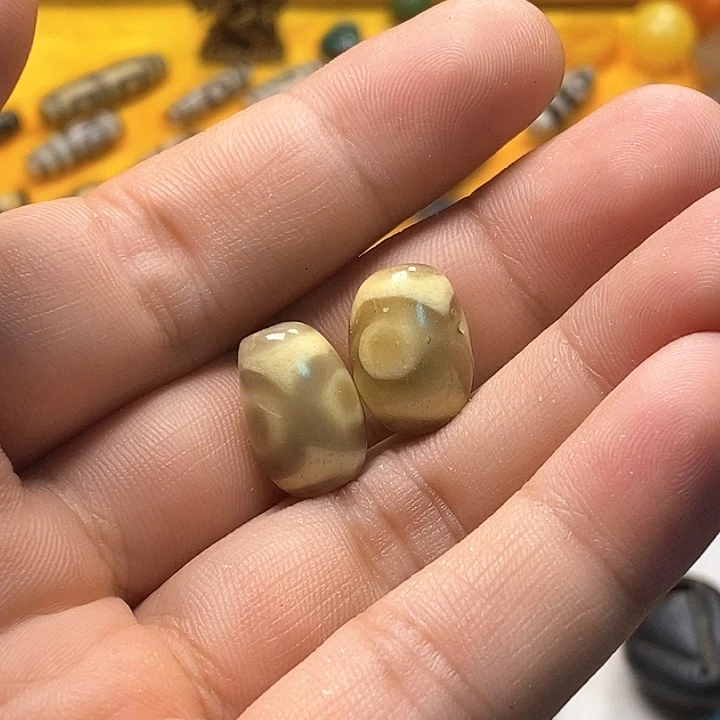 J***铁树脂制品老料珠老料珠