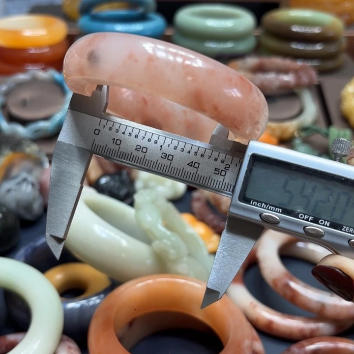 石英岩玉合金颈饰