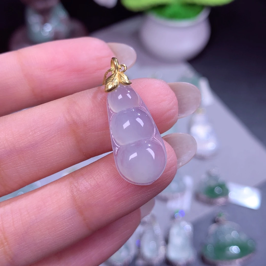 颈饰18K金镶嵌翡翠福豆