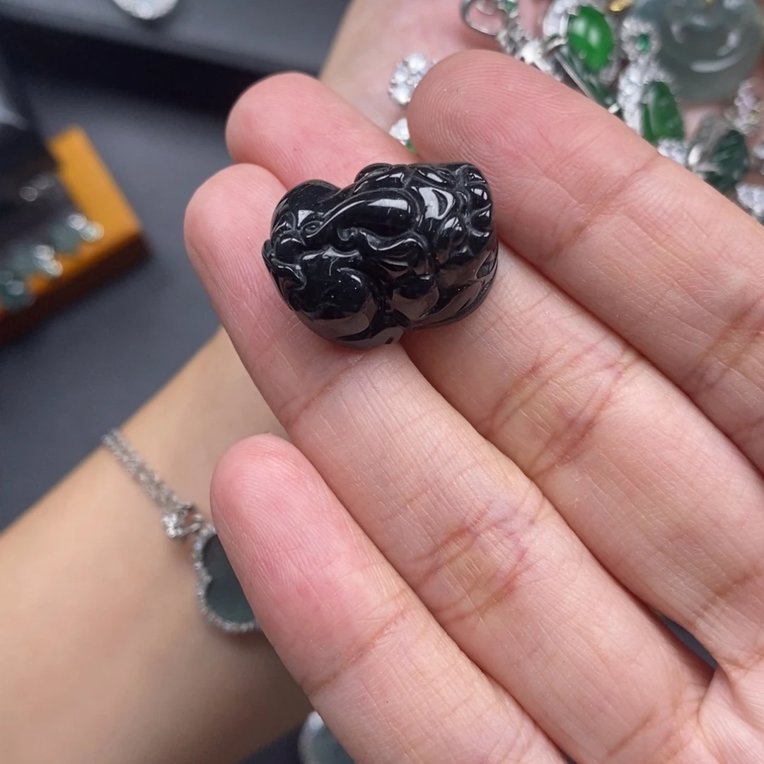 未镶嵌挂件翡翠小****?翡翠