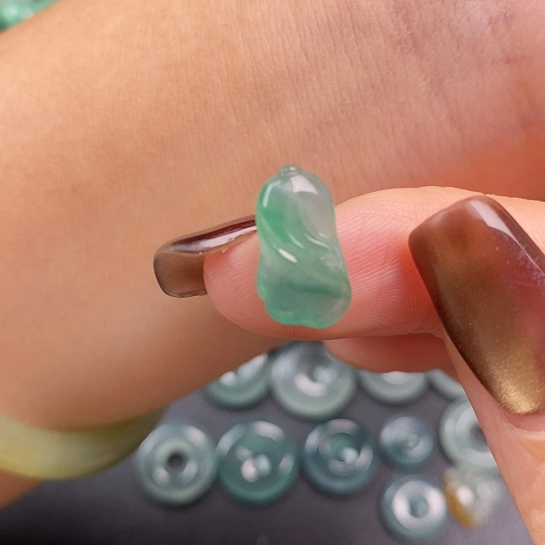 翡翠未镶嵌颈饰白菜