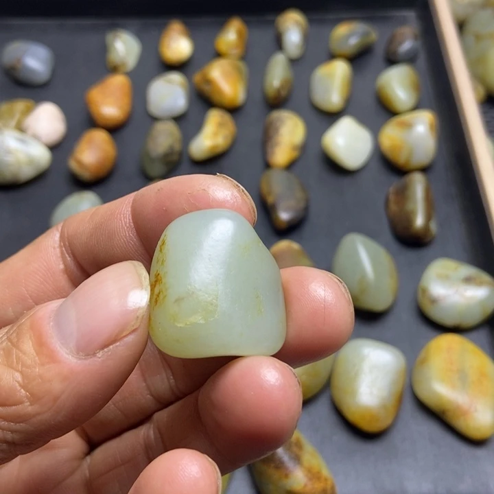 用***2和田玉（糖玉）未镶嵌珠宝奇石