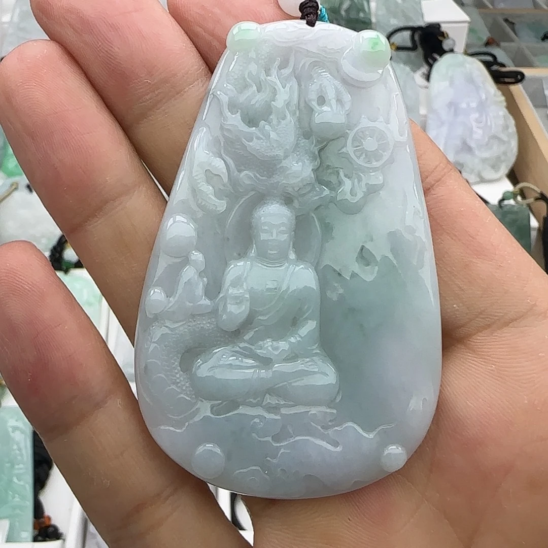 卡***迪翡翠未镶嵌颈饰翡翠