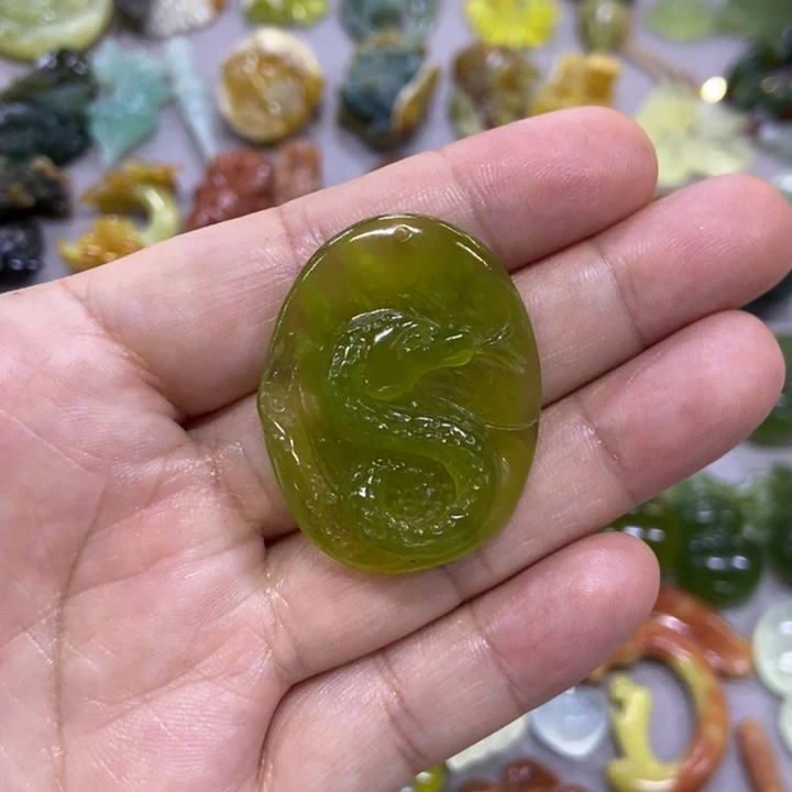 未镶嵌蛇纹石玉挂件