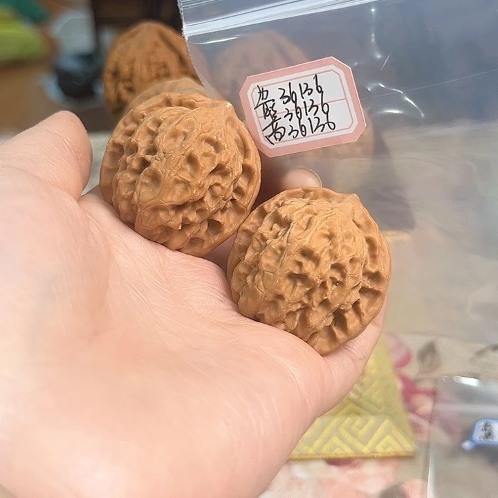 文玩核桃把件加*咪非嫁接北京