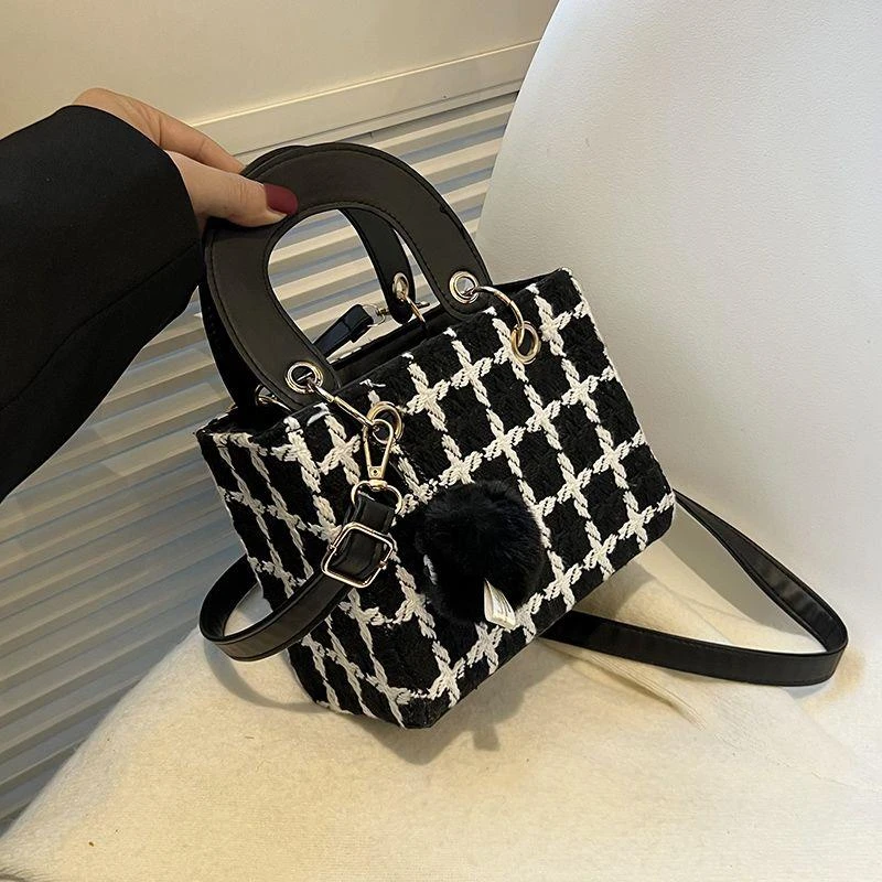 小众设计呢子包包新款包包女包秋季网红爆款斜挎包手提戴妃包