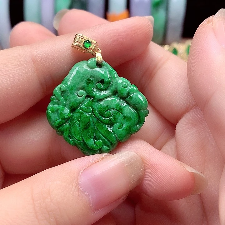 颈饰18K金镶嵌翡翠翡翠