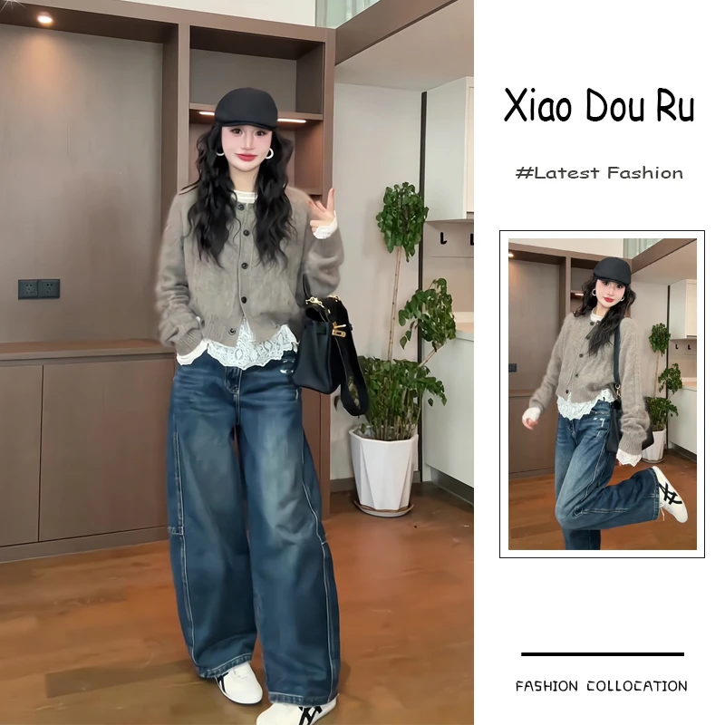 秋冬流行一整套新款2025年港风百搭蕾丝上衣针织开衫牛仔裤三件套