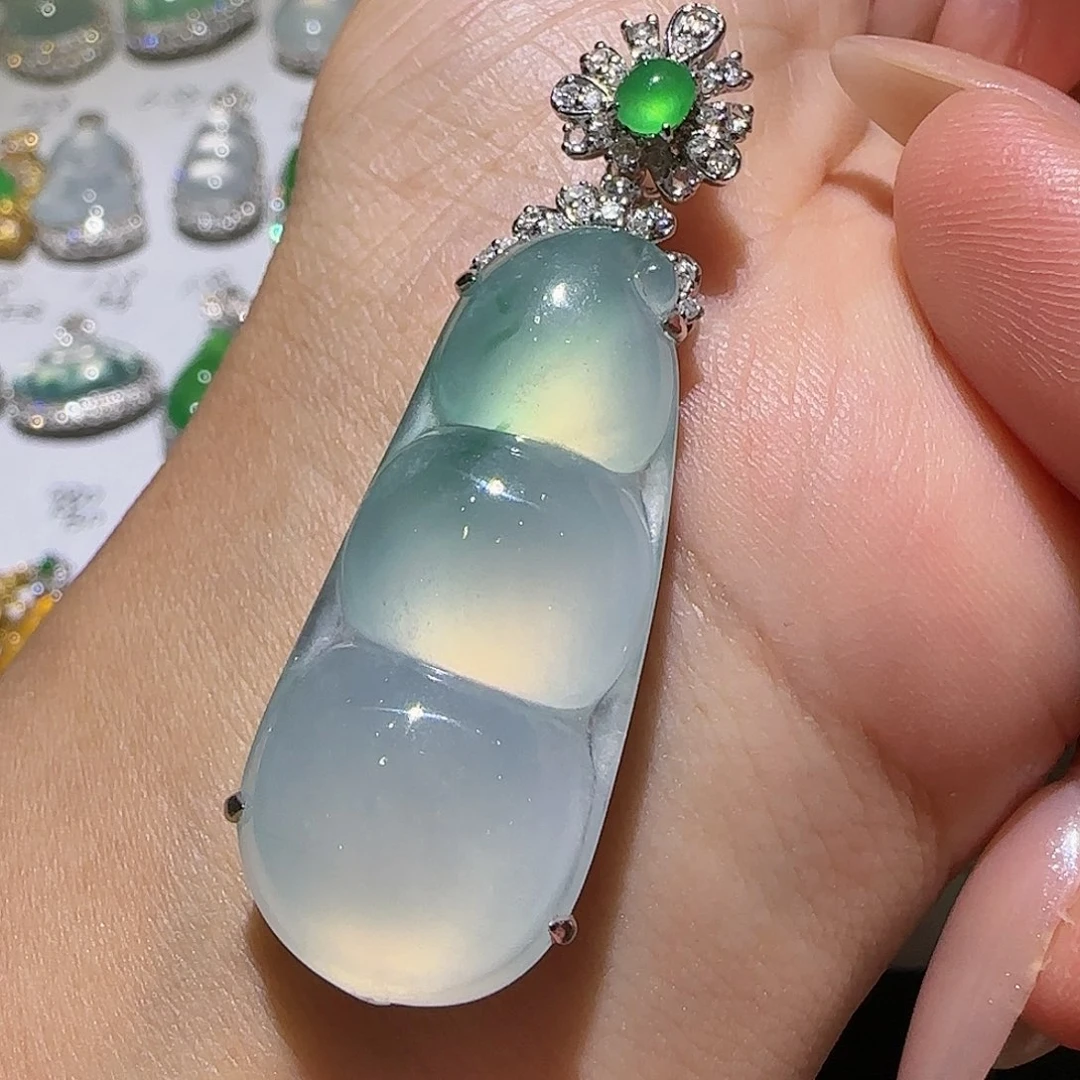 【闪购商品】颈饰18K金镶嵌翡翠天然