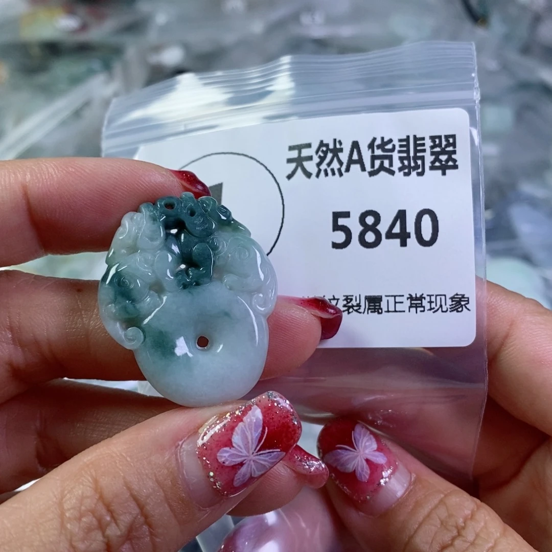 翡翠颈饰未镶嵌吊坠