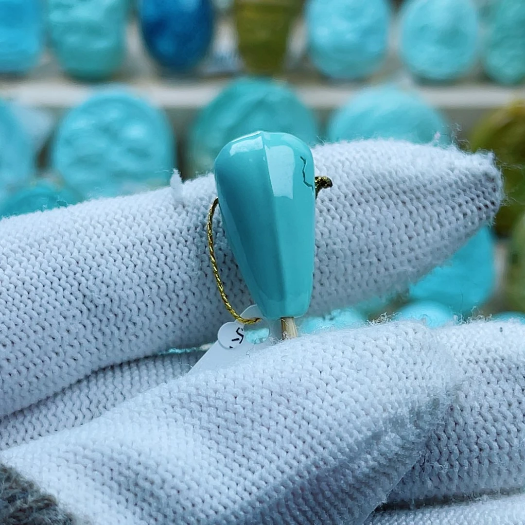 绿松石未镶嵌珠宝奇石