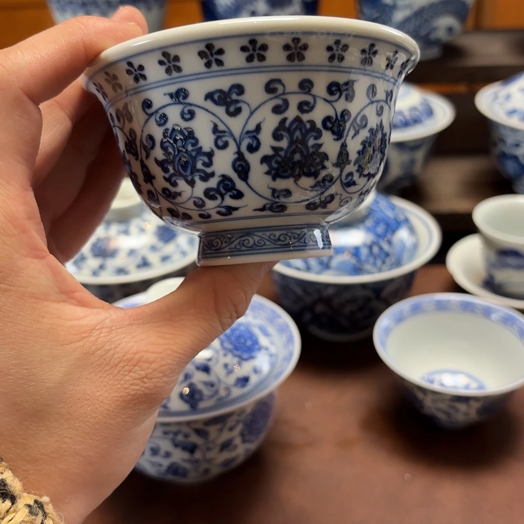 娱***亨景德镇纯手工手绘缠枝莲压手杯