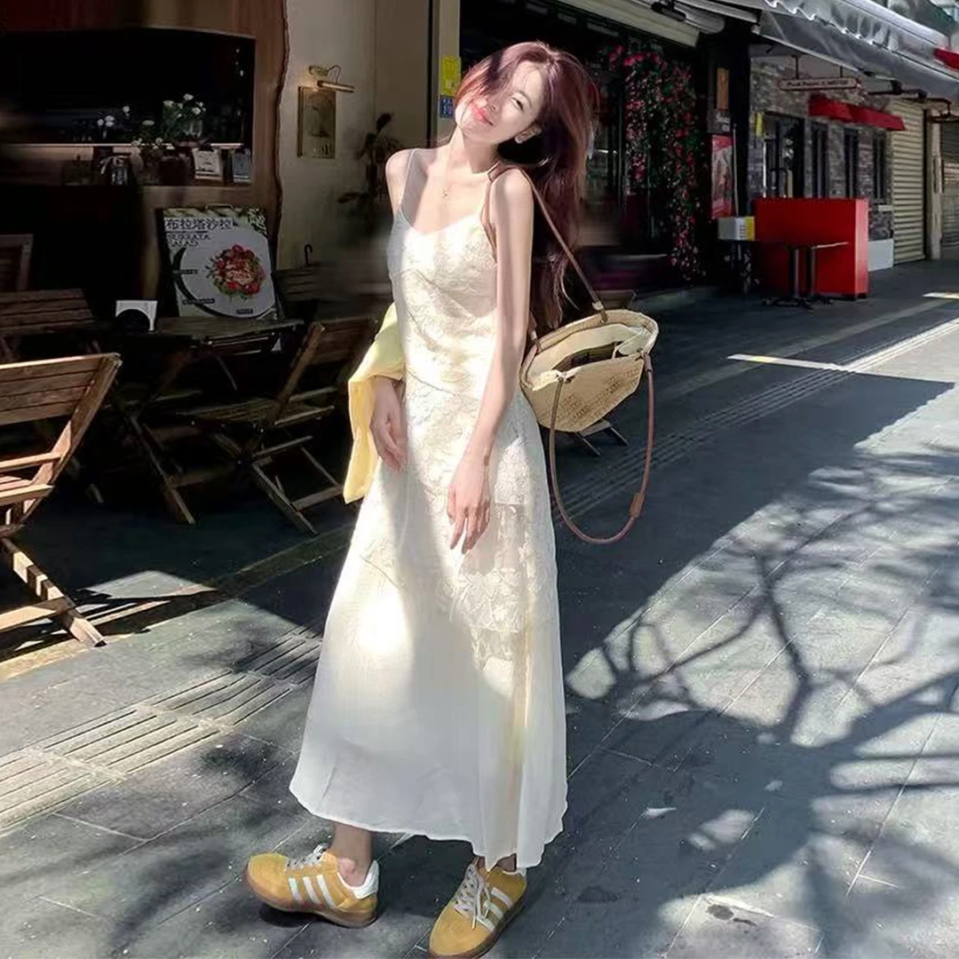 法式温柔风蕾丝无袖吊带连衣裙子女夏季2025新款海边度假白色长裙