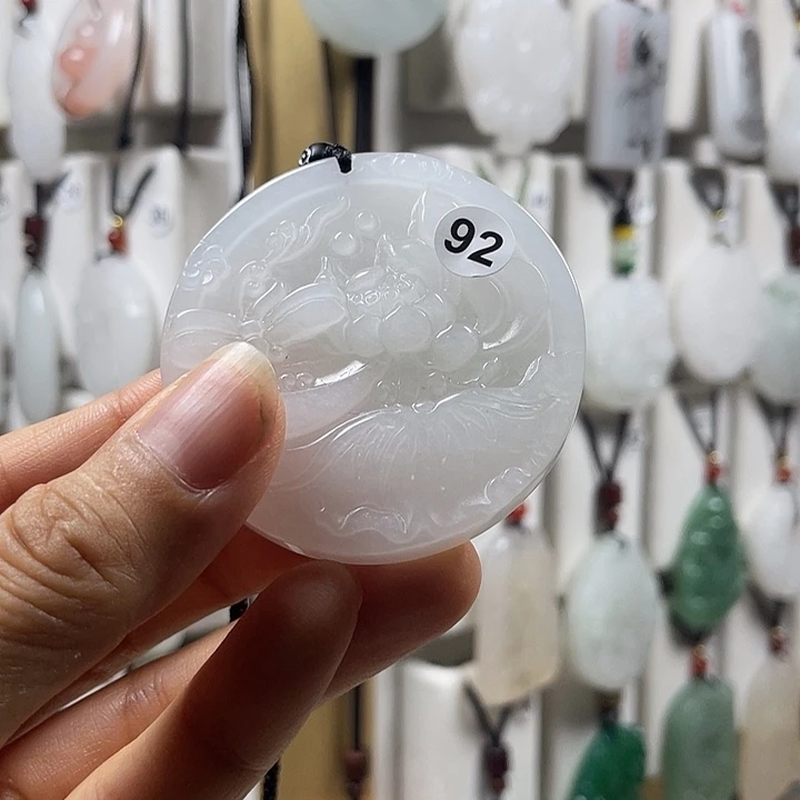 石英质玉未镶嵌颈饰