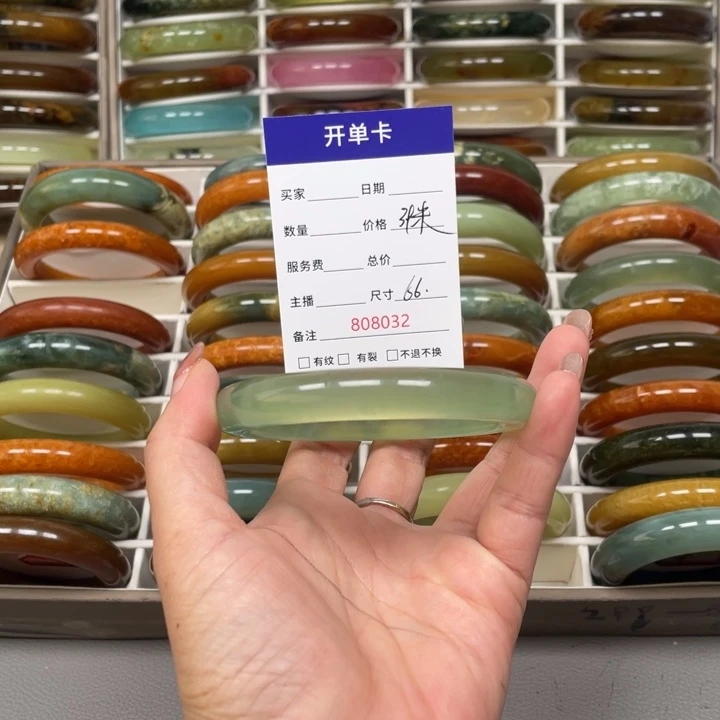 孙***奶未镶嵌蛇纹石玉手镯