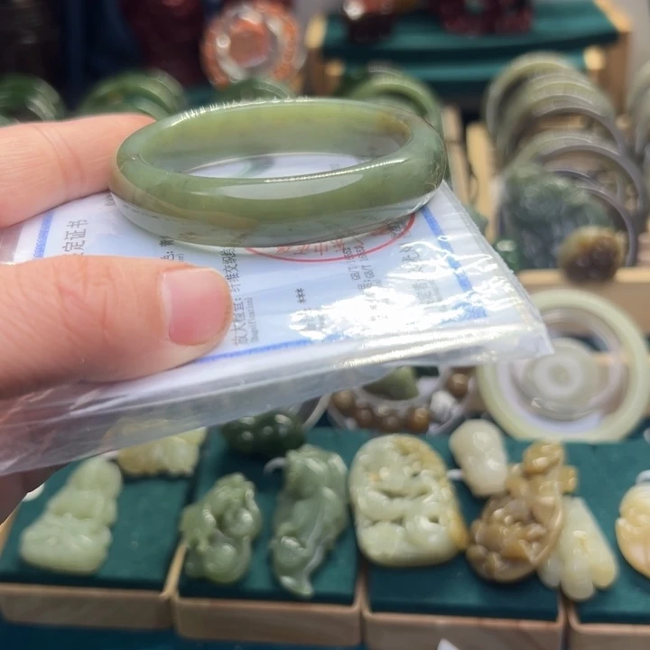 和田玉手镯未镶嵌57.7圈围1724微瑕