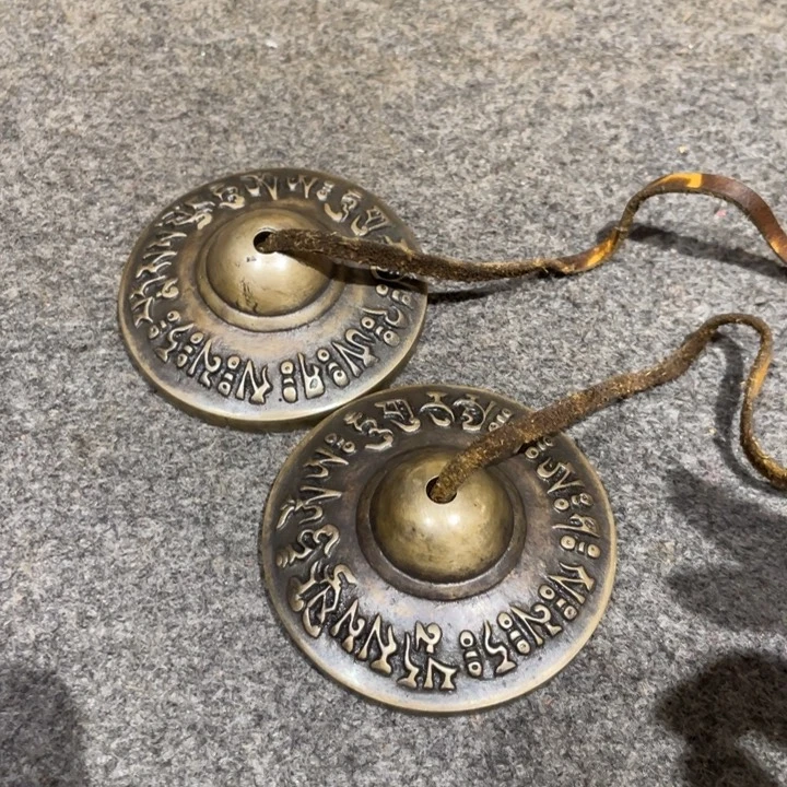 云***瓷片摆件等各种物品