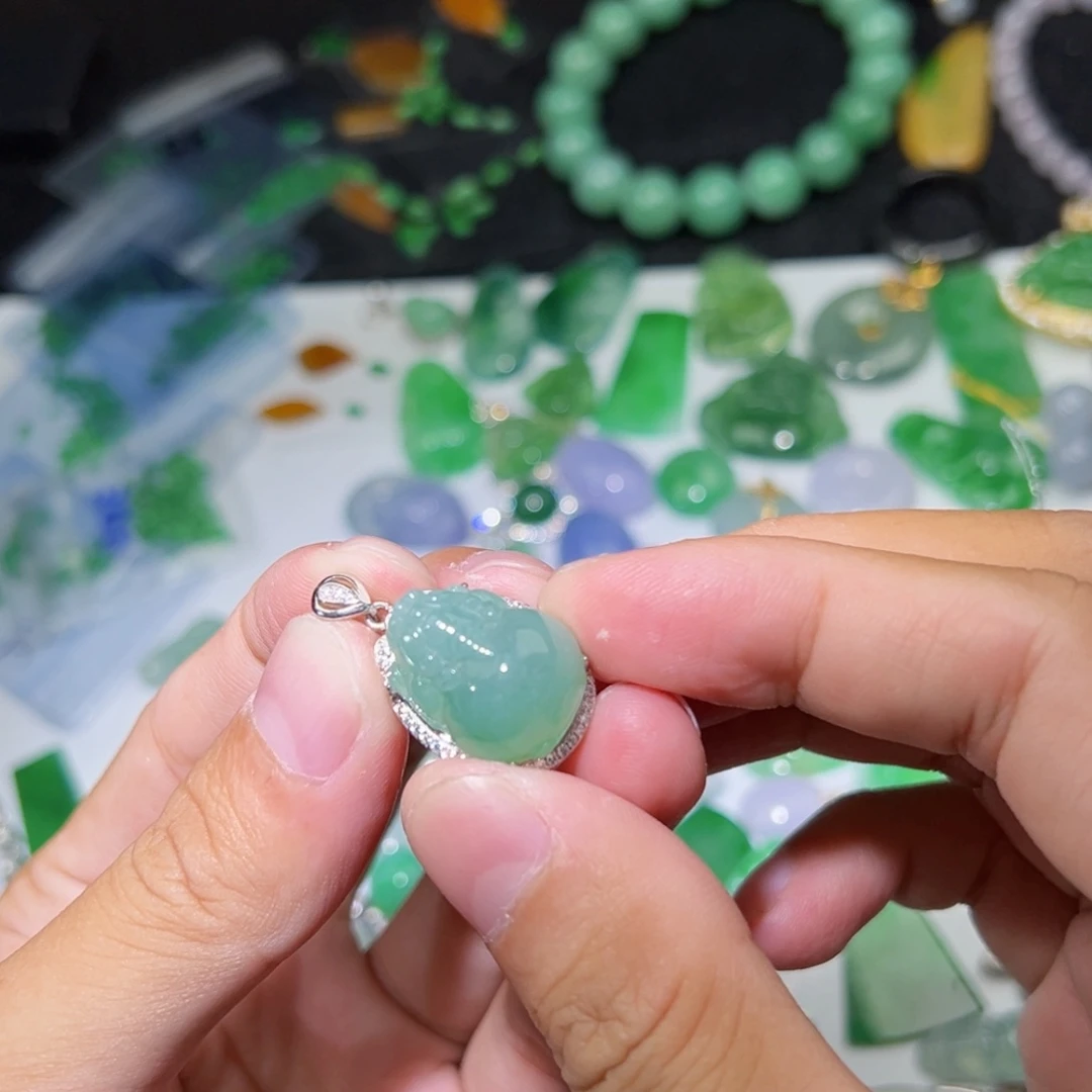 翡翠银S925镶嵌颈饰貔貅