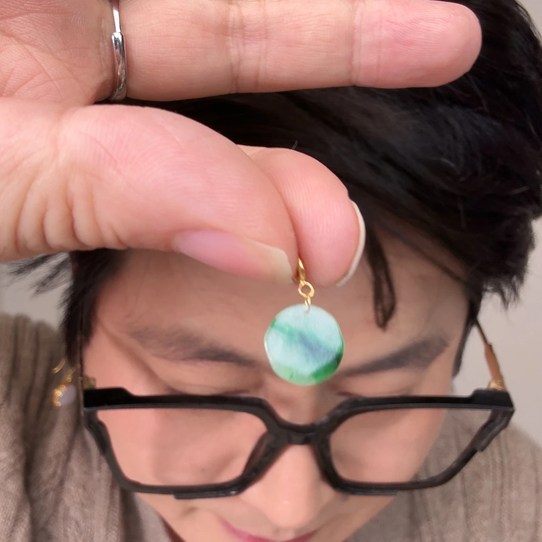 翡翠18K金镶嵌颈饰一件