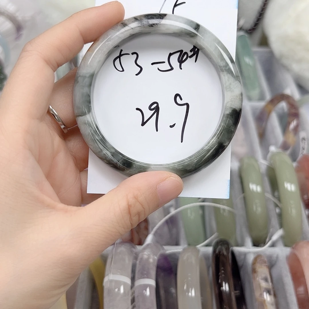 未镶嵌手镯石英质玉