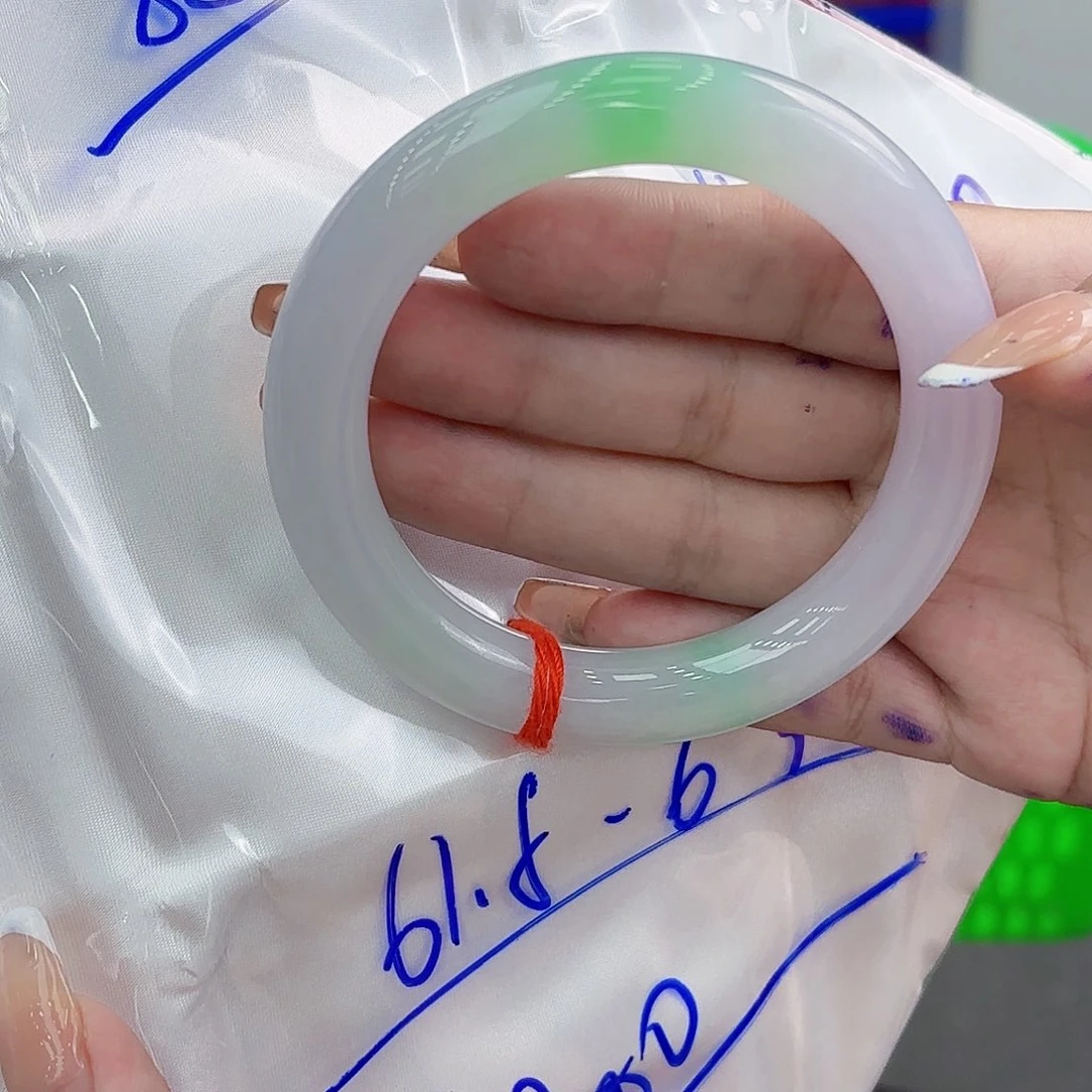 翡翠手镯未镶嵌?*爷翡翠手镯