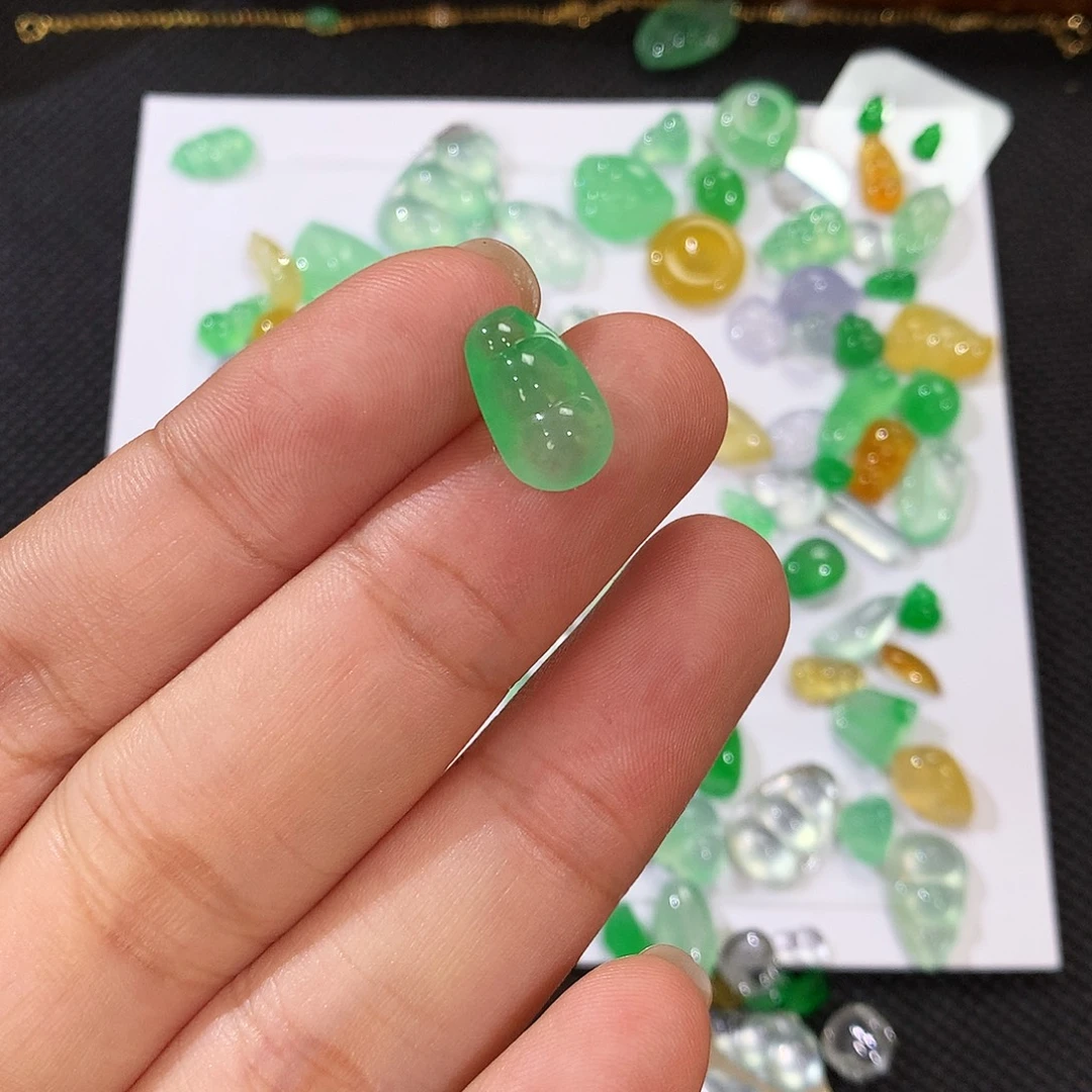 翡翠裸石甜绿福豆