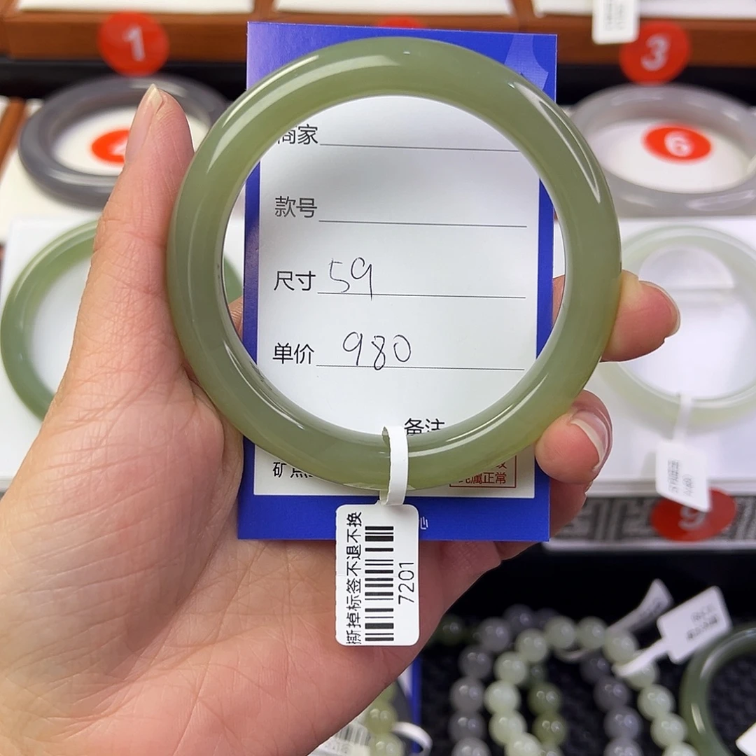 和田玉未镶嵌手镯