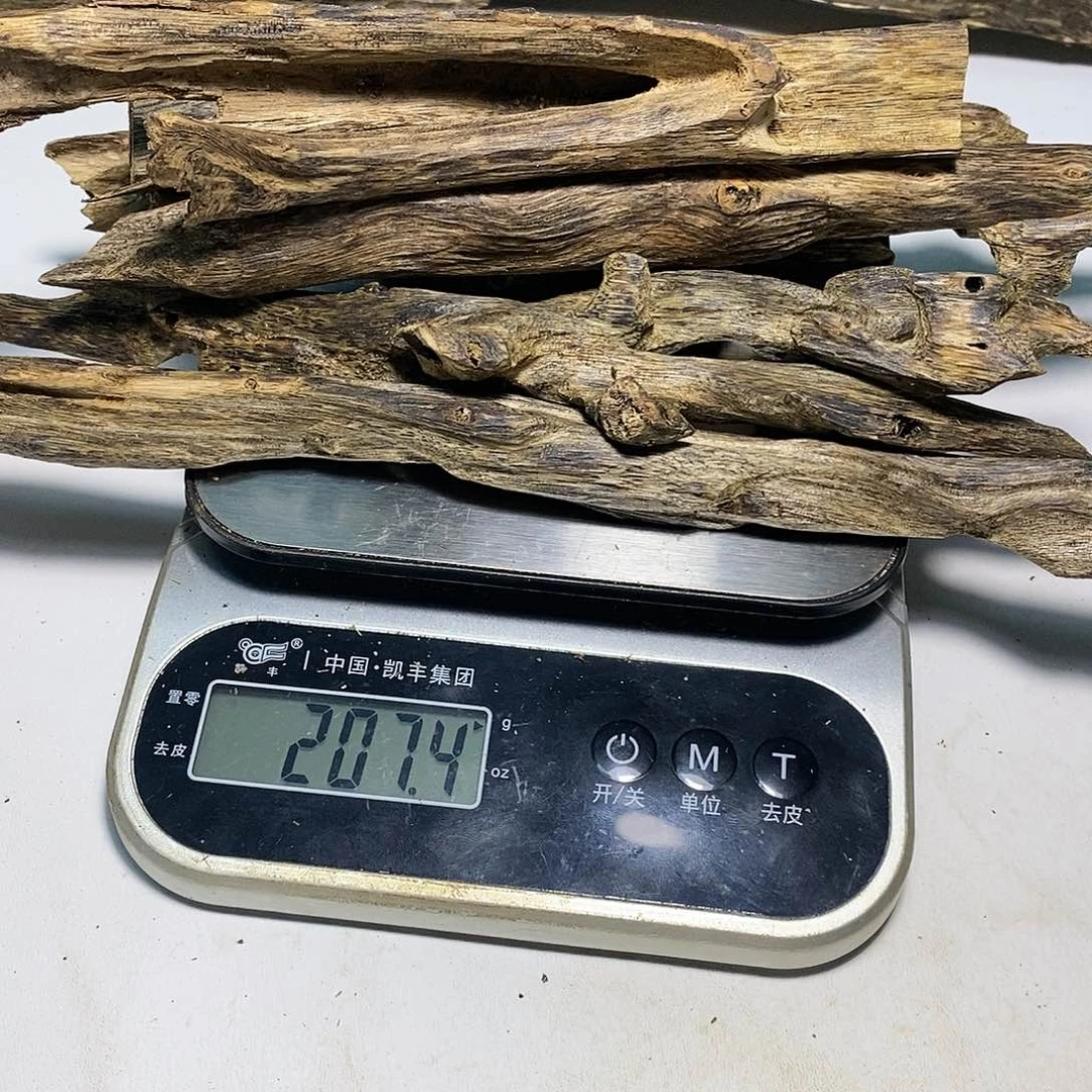 木*️****蓝宝石虫漏料207克