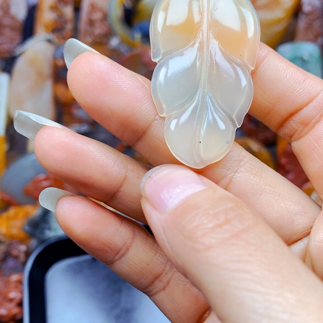 石英质玉（黄龙玉）未镶嵌颈饰