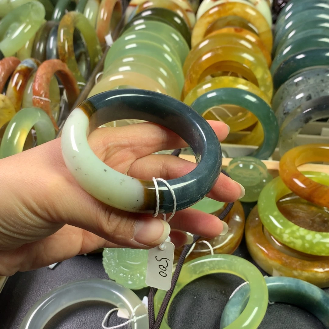 蛇纹石玉未镶嵌手镯微瑕