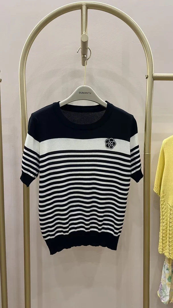 GK094黑色山茶花针织衫上衣