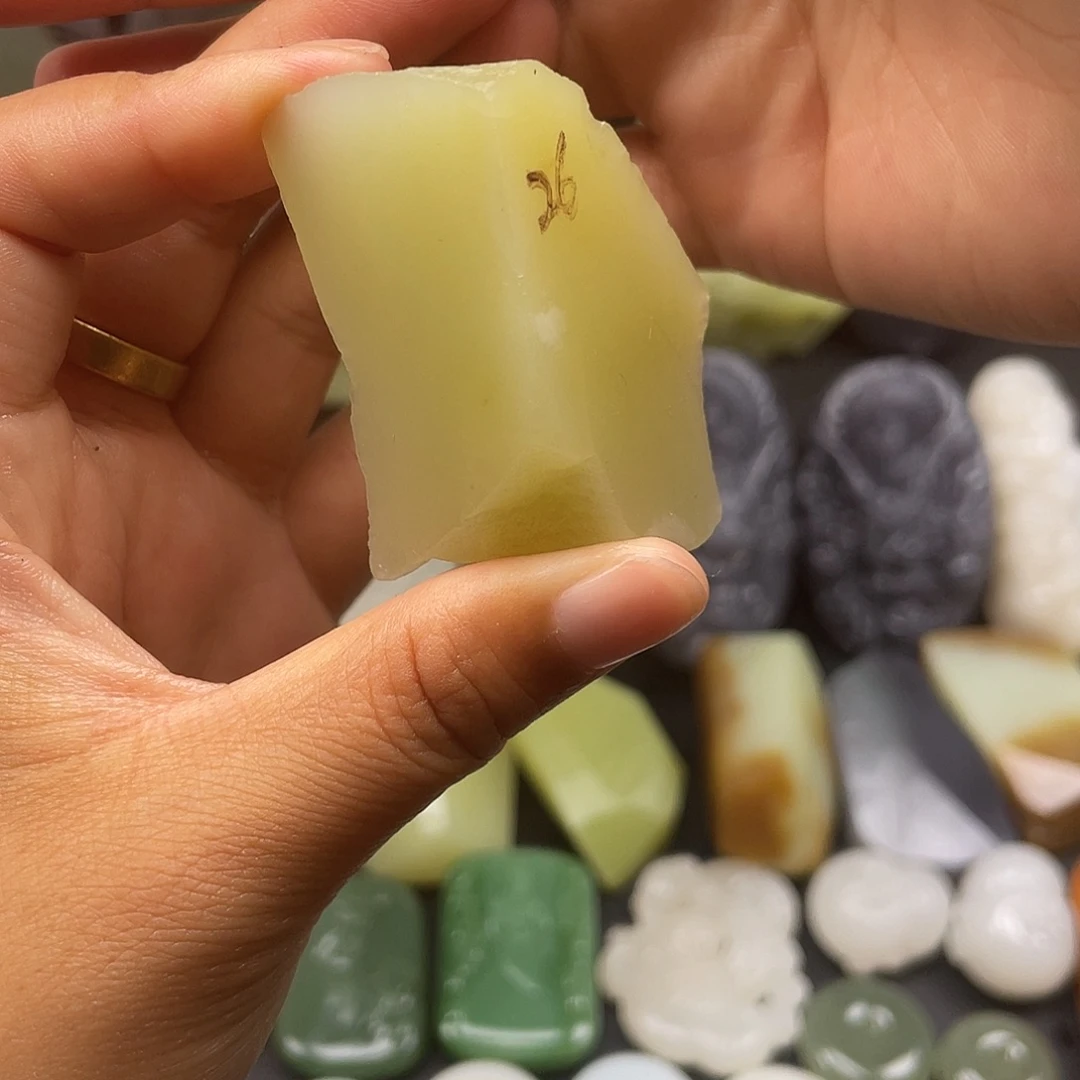 未镶嵌和田玉（糖玉）挂件