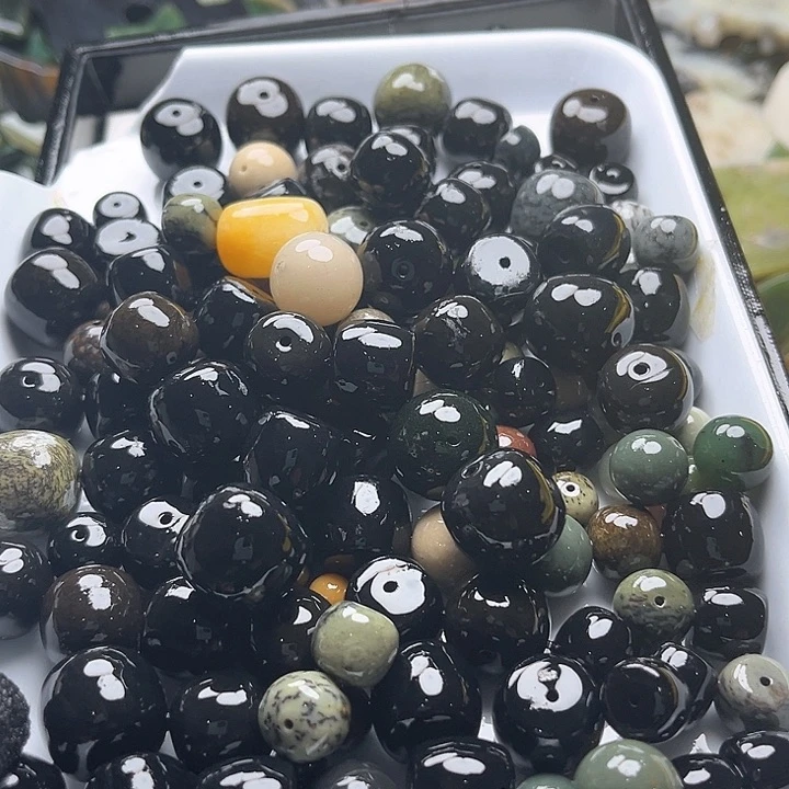 和田玉（糖玉）和田玉边角料9K金镶嵌香****）