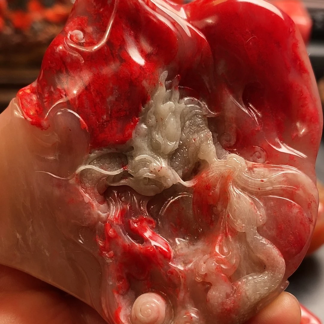 巴林鸡血石龙手玩件