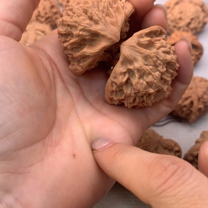 一***土文玩核桃把件蛇头